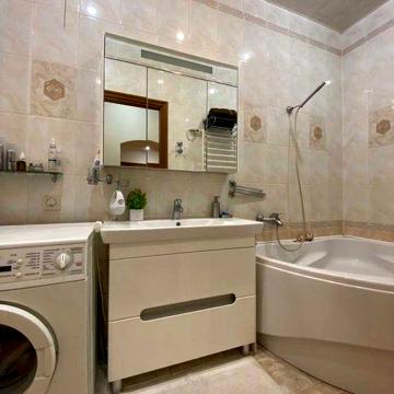 Продам простору світлу 3х кімнатну квартиру пр. Свободи, 53.