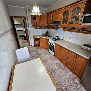 Довгострокова оренда 3к Квартира Коломийська вулиця