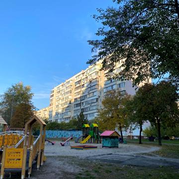 Тростянецька вул., 3
