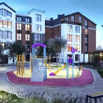 Цікава квартира  в новому малоповерховому будинку.