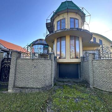 Продаж 8к Дім Незалежності вулиця