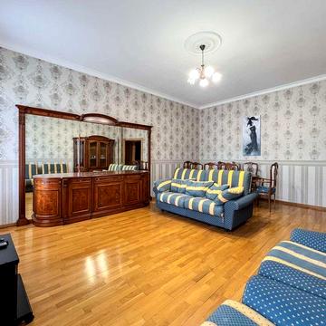 Лютеранская ул. 4, аренда 2-комн. возле м.Крещатик. Без комиссии!