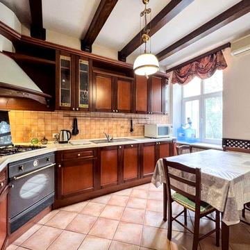 Лютеранская ул. 4, аренда 2-комн. возле м.Крещатик. Без комиссии!