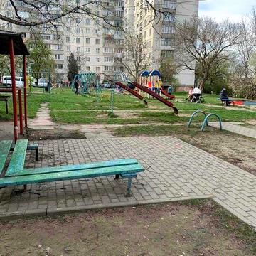 Продається 2 кімнатна квартира в районі Південно-Захід KTV