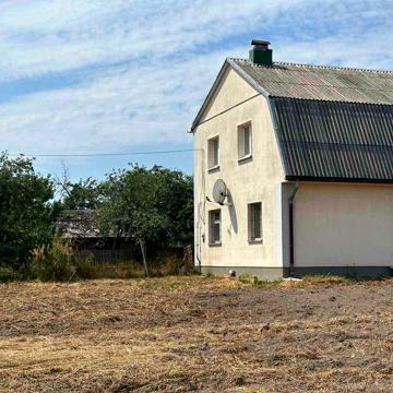 Чудовий будинок у центрі села Плесецьке