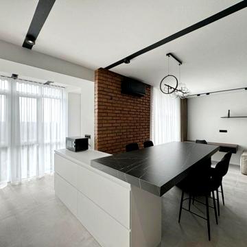 Продам 2х кімнатну квартиру на 8 поверсі з ремонтом та кладовою. ЖК Зелений