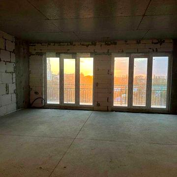 Простора світла квартира.  Вільне планування. Вид на монастир та море ЖК Мариніст