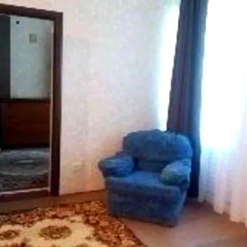 Продам будинок з земельною ділянкою .