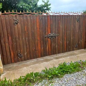 Продам  2 новеньких будинка на одній ділянці  Барське шосе