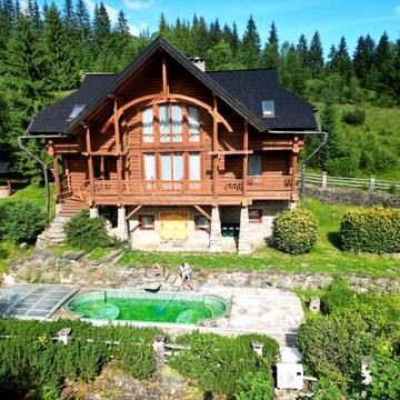 Продається будинок маєток в горах біля г.Піп Іван., с.Дземброня