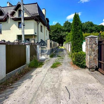 Продаж будинку біля лісу, Конопниця