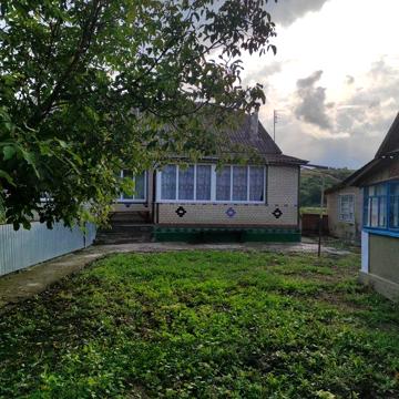 Будинок  у с. Зіньків Віньковецький р-н Хмельницька обл.