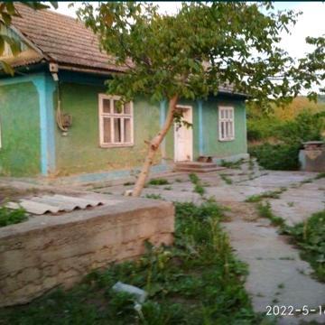 Продам стареньку хатину (участок під забудову))