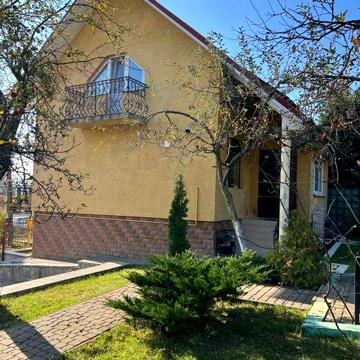 Продається 2х поверховий будинок в районі Джерельної