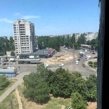 Продаю 2 к/к, чешка 52 кв м. площадь Победы. Без ремонта. От владельца