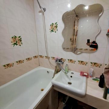 Провулок незалежності, 3