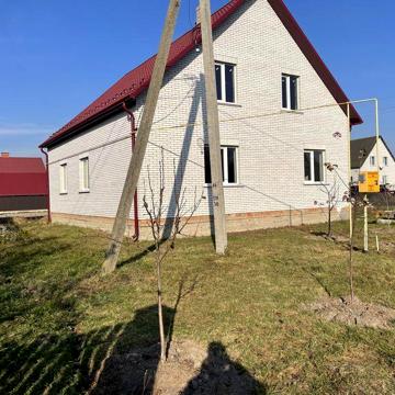 Продам будинок із земельною ділянкою 0,20 га.