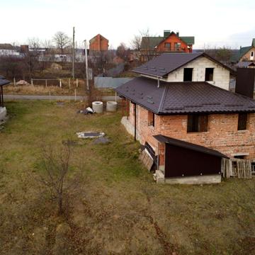 Будівельників, 13