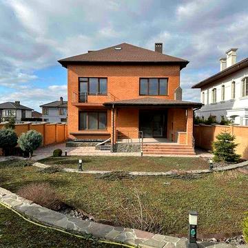 Новый дом в Совиньоне с бомбоубежищем, прекрасная территория