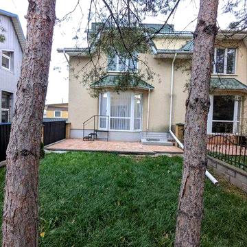 Оренда 2х кімнатну котеджного типу.