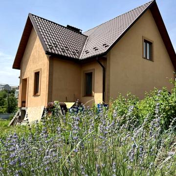 Продам чудовий новий будинок з ремонтом в затишному місці!