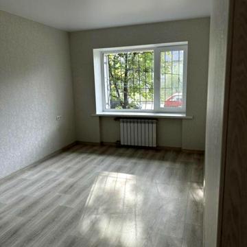 Дмитра Яворницького вул., 4