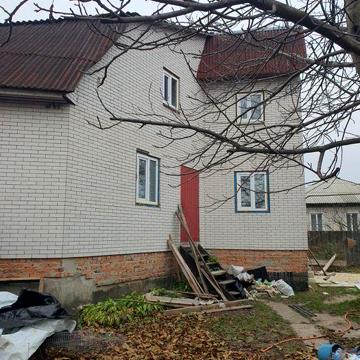 Продам будинок, подвіря,  дворище.