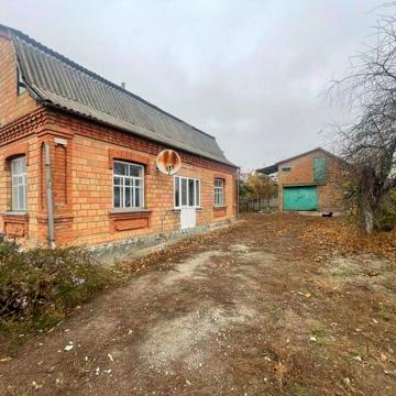 Поодається будинок Шамраївка