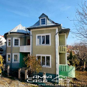 Продаж 2 поверхового будинку з басейном .