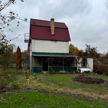 Затишна триповерхова дача з усіма зручностями – заїжджай і живи