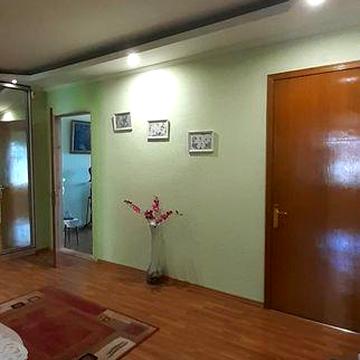 Продам свою 3-ку Бавария.торг. Индивидуальное отопление.