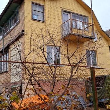 Продаж дачного будинку в мальовничому куточку біля озера