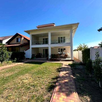 Продается дом в Совиньоне на 2 семьи, прекрасная улица