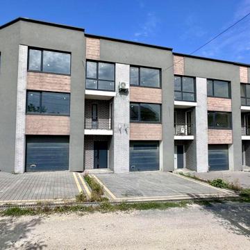 Продаж котеджу 182 м2 з гаражем та підвалом Петриків