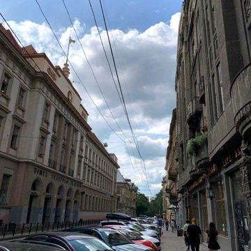 Продаж автентичної квартири в центрі Львова