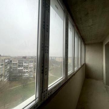 Просторий 1-кімнатний сирець на здачі