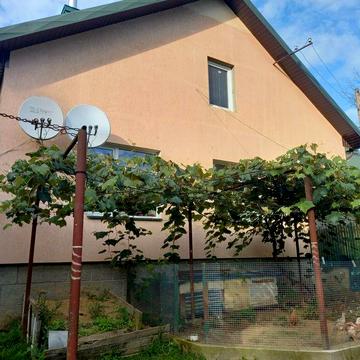 Продам будинок із кухнею