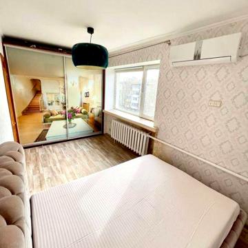 Продам трикімнатну квартиру з ремонтом на Океанівській в хороші руки