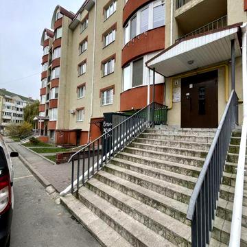 Продам простору 2-к квартиру Буковинська 14,автономне-газове опалення. ЖК На Буковинській
