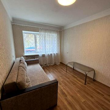 Квітки Цісик вул. (Гулі Корольової), 1