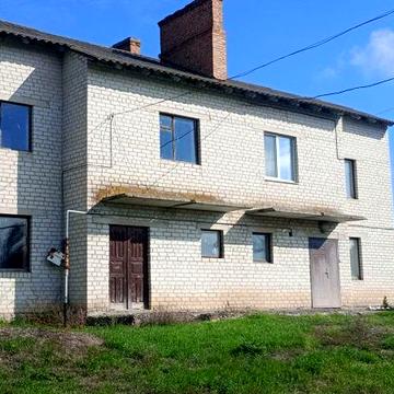 Продам половину двоповерхового будинку