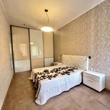 Мироносицька вул., 15