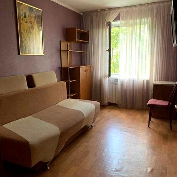 Продам свою трикімнатну квартиру вул. Бакінська, 37 метро Дорогожичі