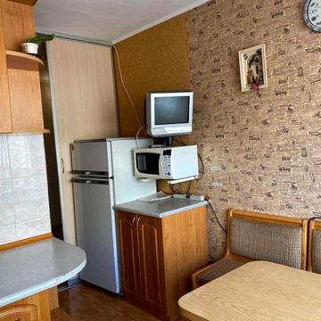 Продам свою трикімнатну квартиру вул. Бакінська, 37 метро Дорогожичі
