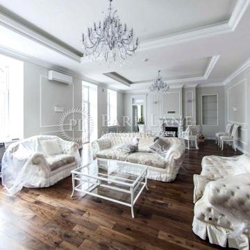 Академіка Богомольця. Липки. 230 м.кв. Квартира з каміном.