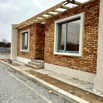 Продам цегляний одноповерховмй будинок