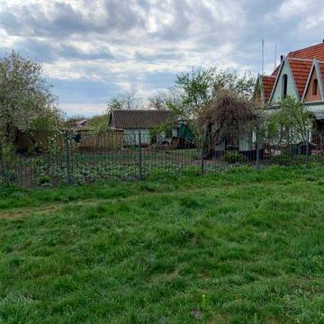 Частный дом и два отдельных участка по 25 соток