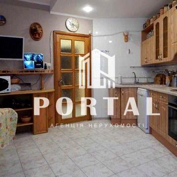 Продам квартиру 3к у Центрі міста. Новобудова. 118 кв.м.  №3598