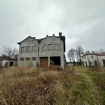 Продам особняк та 10 соток землі в Калуші у районі Підгірки