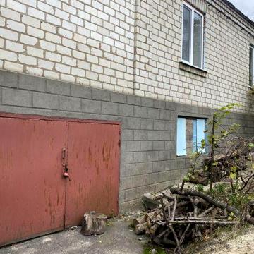 Продам пів будинку в районі Околиці